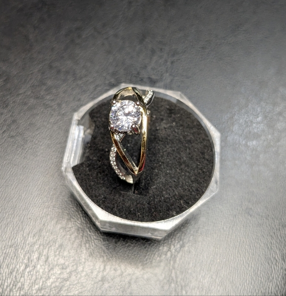 Ladies Unique Two-Tone Split Band CZ Solitaire (9.25) - Picture 15 of 15